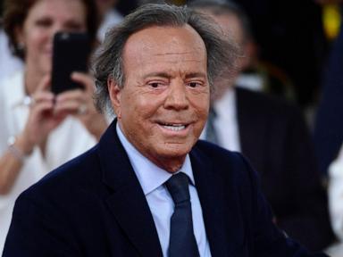 julio-iglesias-denies-sexual-abuse-allegations,-calling-them-‘absolutely-untrue’