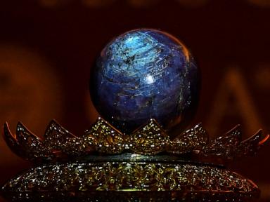 sri-lanka-unveils-a-rare-purple-star-sapphire-claimed-to-be-the-biggest-of-its-kind