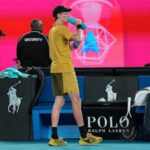 hot-weather-and-early-starts-saturday-for-americans-keys-and-pegula-at-the-australian-open