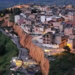 huge-landslide-leaves-sicilian-homes-teetering-on-cliff-edge