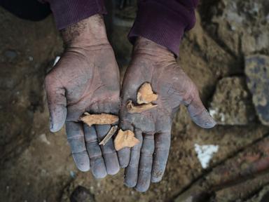 a-father-in-gaza-searches-for-his-family’s-bones-in-the-rubble-of-their-home