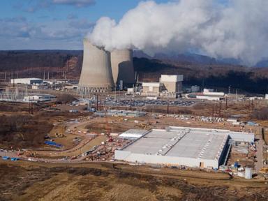 as-electricity-costs-rise,-everyone-wants-data-centers-to-pick-up-their-tab.-but-how?