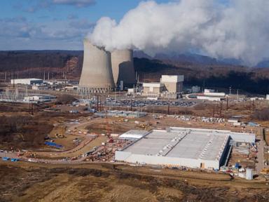 ai’s-arrival-complicates-big-tech-climate-goals,-and-some-worry-it’s-locking-in-more-fossil-fuels