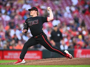 lowe’s-two-run-walk-off-hr-lifts-reds-to-wild-9-8-win-over-tigers