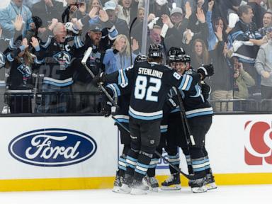 mammoth-win-the-first-nhl-playoff-game-in-utah,-beating-vegas-4-2-for-2-1-series-lead