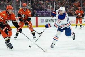 mcdavid-in-edmonton-lineup-as-the-oilers-face-elimination-in-game-5-against-the-ducks