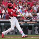 de-la-cruz-and-burns-power-the-reds-to-a-7-2-victory-over-the-rockies