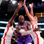 rockets-beat-lakers-99-93-in-game-5,-avoiding-playoff-elimination-for-the-2nd-straight-game