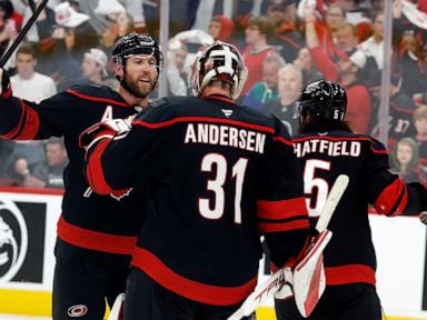 stankoven,-andersen-lead-hurricanes-past-flyers-3-0-in-game-1-of-2nd-round-series