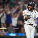 jp.-crawford-hits-go-ahead-hr-as-mariners-rally-from-4-runs-down,-beat-braves-5-4