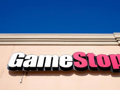 shares-of-ebay-take-off-on-a-$56-billion-buyout-bid-from-gamestop’s-ryan-cohen