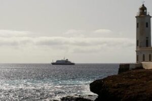 a-cruise-ship-is-waiting-for-help-after-3-people-died-in-a-suspected-hantavirus-outbreak