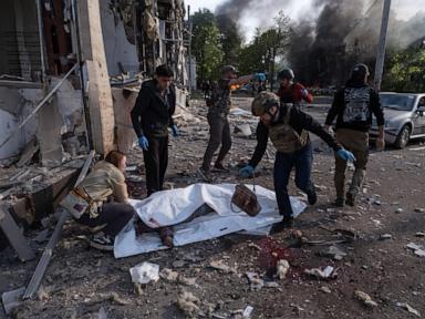 zelenskyy-slams-russia’s-‘utter-cynicism’-as-strikes-kill-5-before-brief-truce
