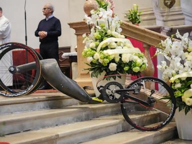 thousands-at-funeral-for-italian-auto-champ-and-paralympic-gold-medalist-alex-zanardi