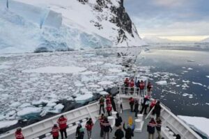 antarctica’s-tourism-boom-raises-concerns-about-contamination-and-disease