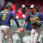 ashby-ties-sale-for-big-league-lead-with-6th-win-as-brewers-defeat-cardinals-6-2