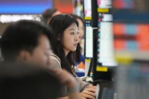 asian-stocks-fall-and-oil-prices-climb-after-attacks-imperil-the-ceasefire-with-iran
