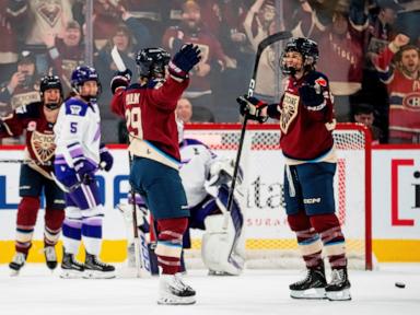 poulin’s-power-play-goal-lifts-victoire-past-frost,-montreal-to-play-ottawa-in-final