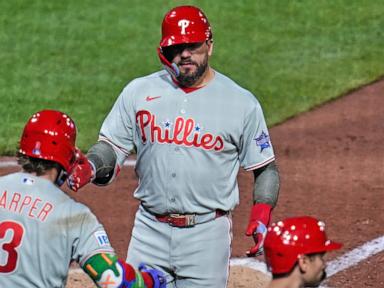 kyle-schwarber-is-on-a-heater-so-are-the-phillies.-it’s-not-a-coincidence