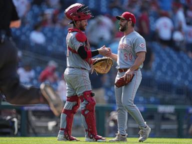 nathaniel-lowe-has-2-doubles,-drives-in-3-as-reds-beat-phils-9-4-for-mattingly’s-first-series-loss