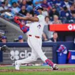 valenzuela-has-winning-hit-as-blue-jays-score-twice-off-duran-in-9th,-beat-phillies-3-2