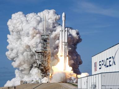 spacex-wants-regular-investors-to-help-its-stock-launch-here’s-what-to-know.