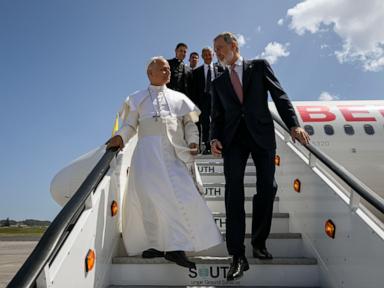 pope-leo-xiv’s-flight-home-from-spain-was-grounded-so-the-king-came-to-his-aid
