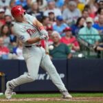 jt.-realmuto-hits-3-run-homer-in-5-run-6th-and-phillies-hold-off-brewers-9-8