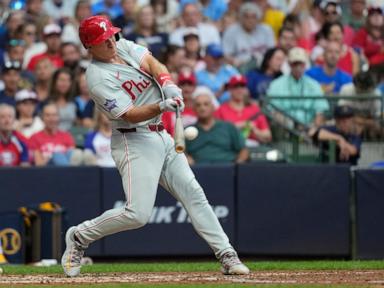 jt.-realmuto-hits-3-run-homer-in-5-run-6th-and-phillies-hold-off-brewers-9-8
