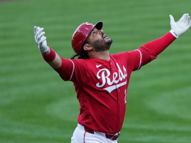 suarez-homers-twice-and-drives-in-6-to-back-burns-as-reds-rout-mets-12-0
