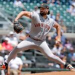 ray-dominant-in-relief-as-giants-complete-7-2-win-over-braves-in-game-1-of-doubleheader