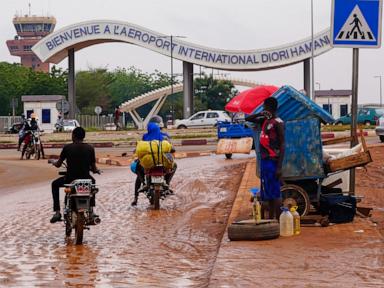 gunmen-attack-niger-airport,-killing-11-soldiers-and-2-civilians,-officials-say