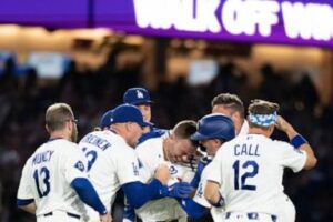 a-ninth-inning-throwing-error-lifts-the-dodgers-past-the-orioles-6-5