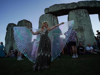 welcoming-the-longest-day-at-stonehenge