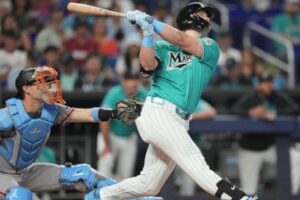 kyle-stowers-homers-and-marlins-beat-giants-2-1