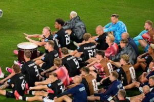 erling-haaland-scores-2-more-goals-and-norway-beats-senegal-3-2-to-reach-world-cup-round-of-32