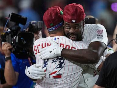 jordan-walker-spoils-philly’s-kyle-schwarber-party,-rallies-to-win-home-run-derby