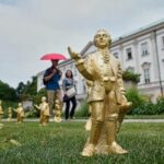 horde-of-golden-mini-mozarts-marks-270-years-since-the-composer’s-birth-in-salzburg
