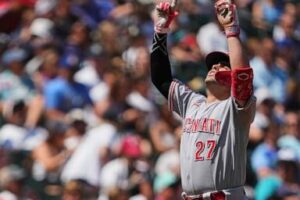 stewart’s-go-ahead,-3-run-home-run-lifts-reds-to-5-3-victory-over-mariners