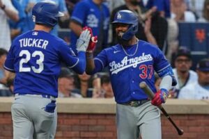tucker-homers-again-and-yamamoto-allows-1-run-in-6-innings-as-dodgers-beat-sloppy-mets-4-3