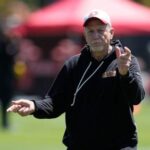 kyle-shanahan-makes-a-cameo-appearance-at-49ers-practice-following-recent-car-crash