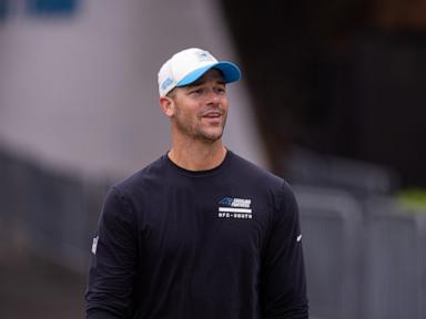 panthers-tight-end-mitchell-evans-carted-off-with-an-ankle-injury,-not-believed-to-be-serious