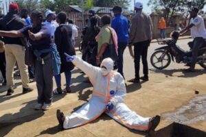 dozens-of-health-workers-at-epicenter-of-congo’s-ebola-outbreak-protest-lack-of-payment