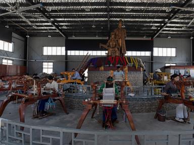 a-tibetan-cooperative-keeps-a-centuries-old-weaving-tradition-alive
