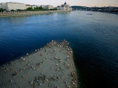 western-europe-sets-new-temperature-record-as-heat-waves-pummel-the-region